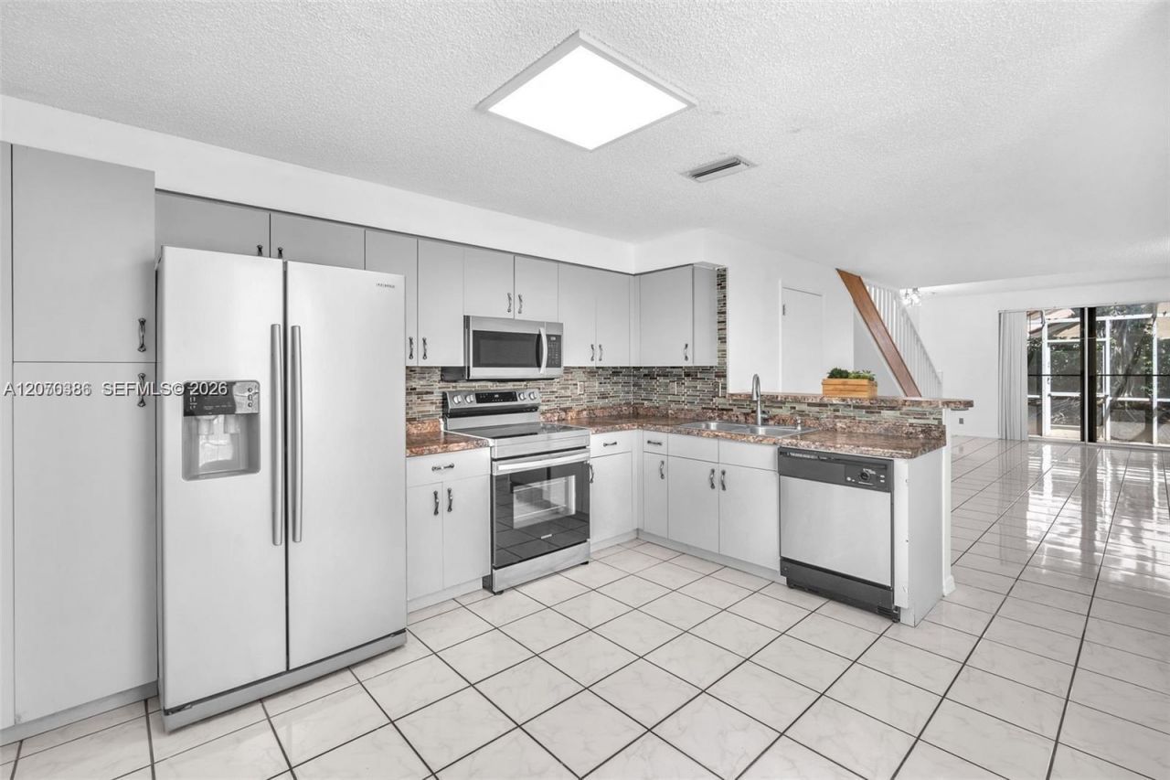 800 Sorrento Dr., Unit 2, Weston, FL 33326 Photo