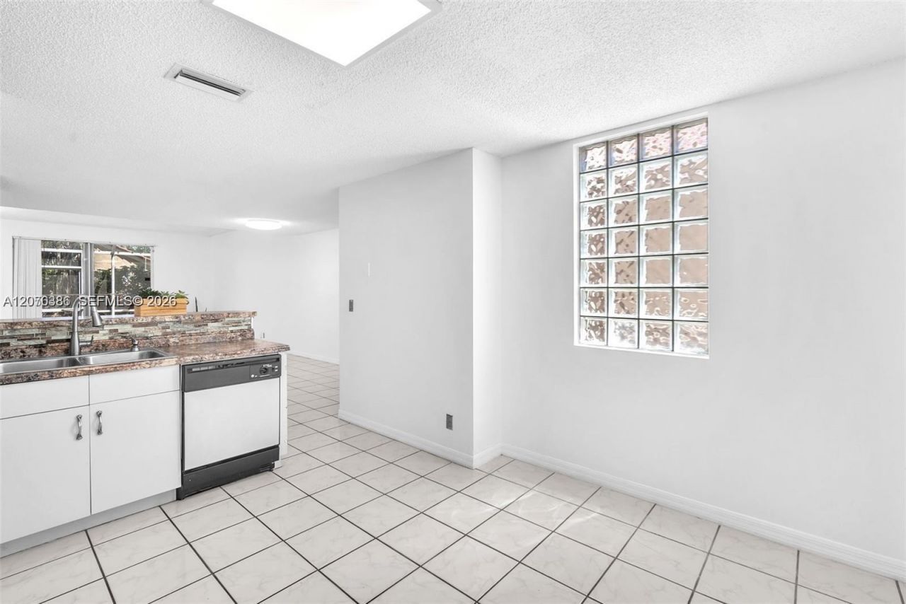 800 Sorrento Dr., Unit 2, Weston, FL 33326 Photo