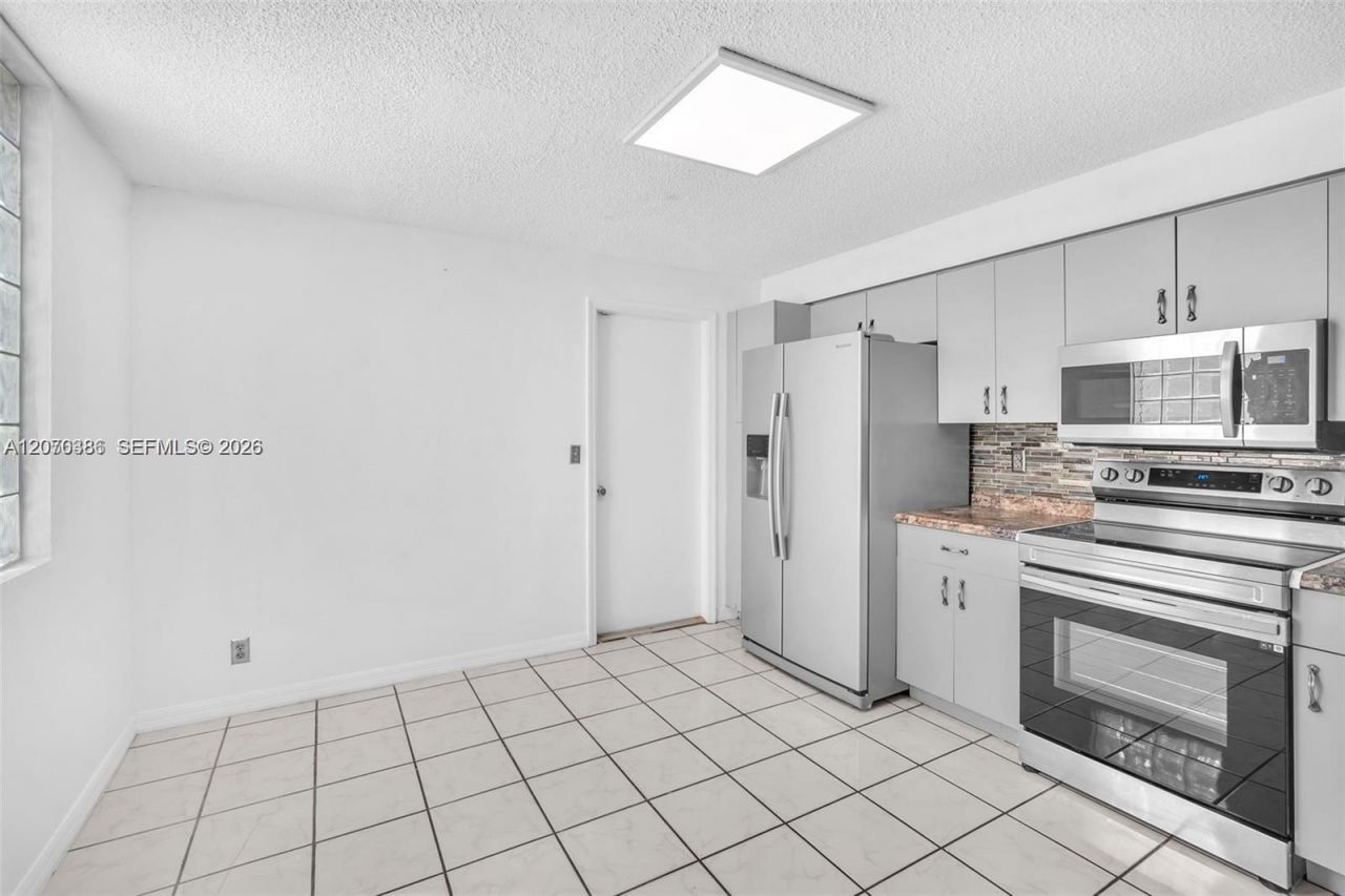 800 Sorrento Dr., Unit 2, Weston, FL 33326 Photo