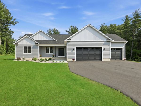 17 Silvergrass Ln, Southwick, MA 01077