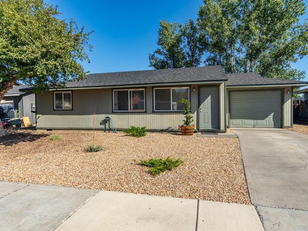 3217 SW Quartz Avenue, Redmond, OR 97756