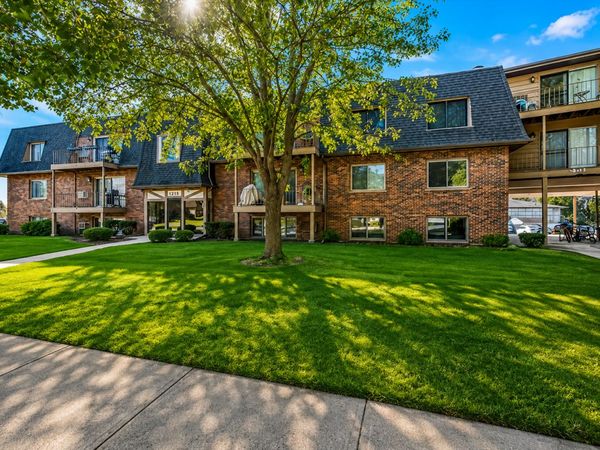 444 Cavalier Court , Unit 3-1, West Dundee, IL 60118