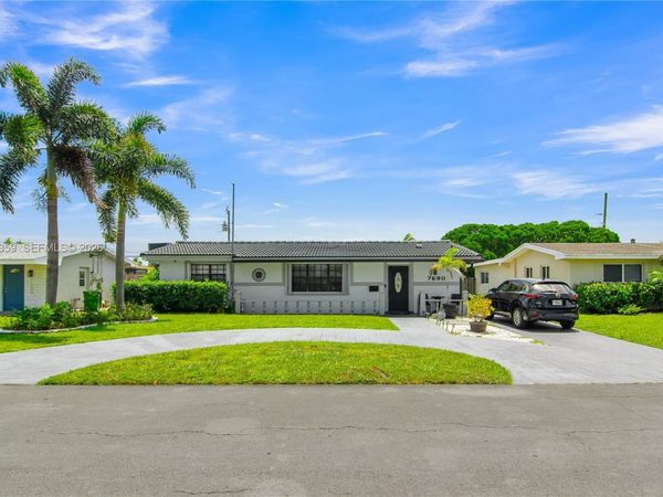 7690 NW 16th Ct , Pembroke Pines, FL 33024