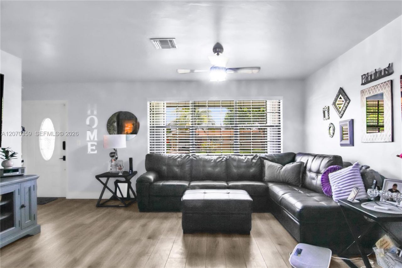 7690 NW 16th Ct , Pembroke Pines, FL 33024 Photo