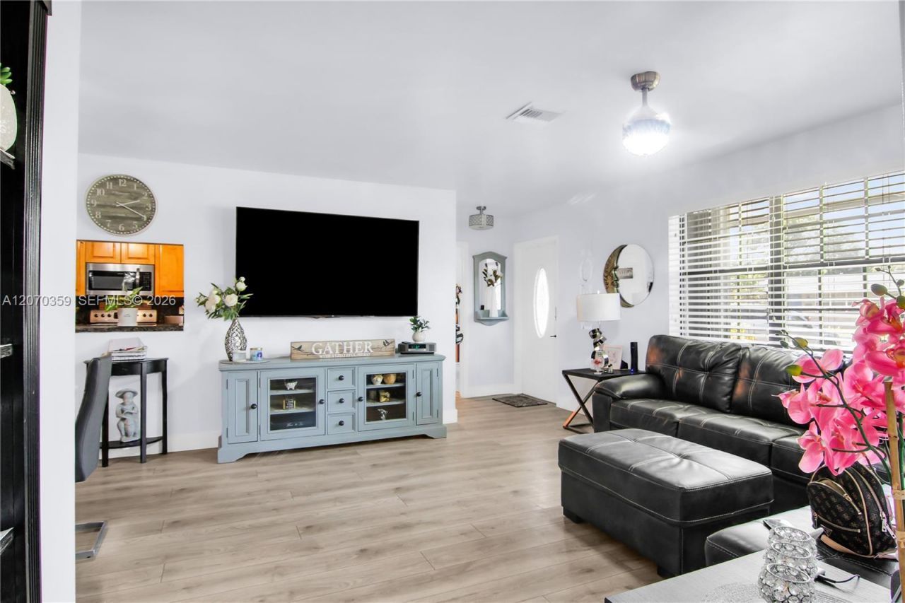 7690 NW 16th Ct , Pembroke Pines, FL 33024 Photo