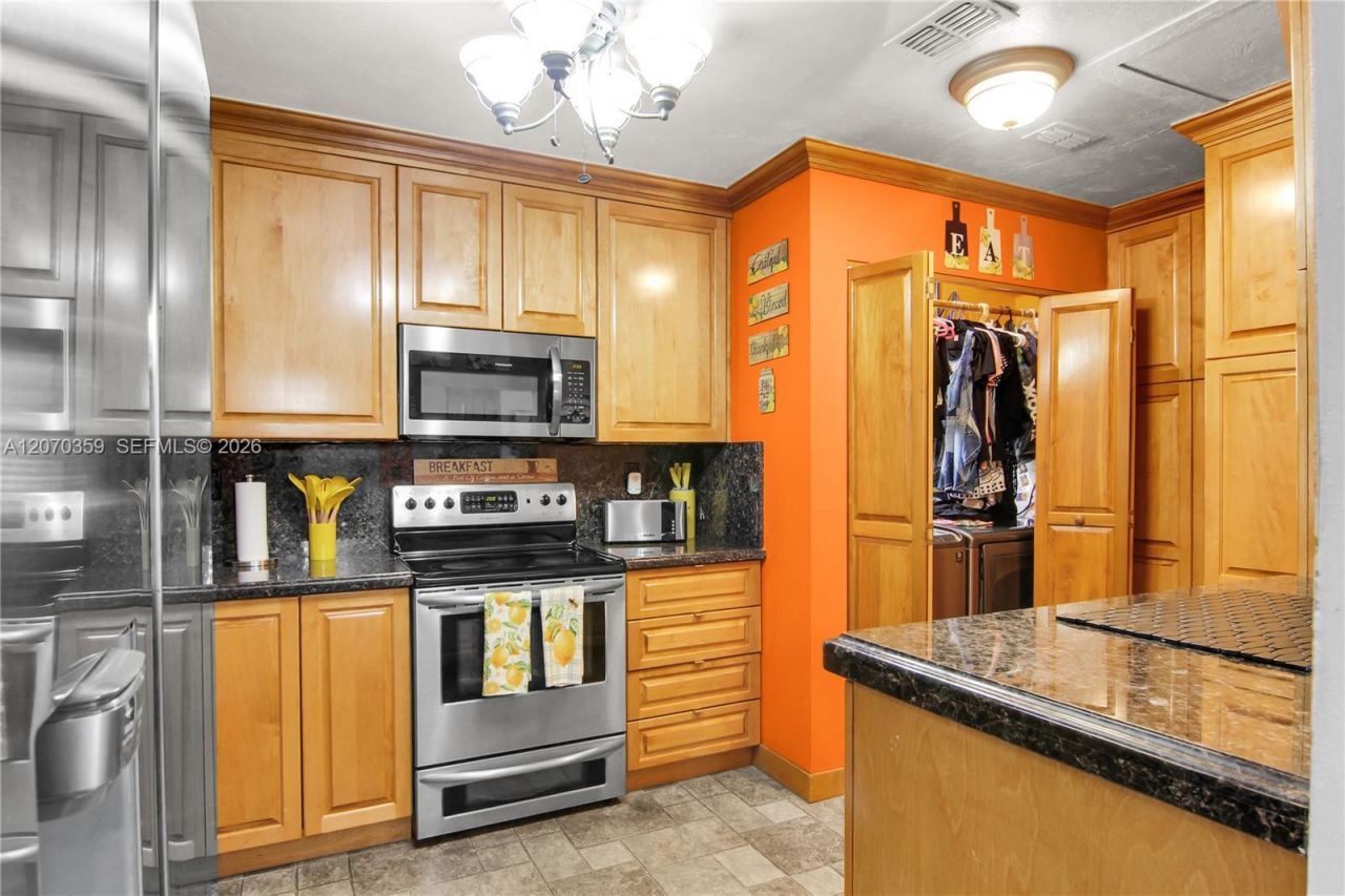 7690 NW 16th Ct , Pembroke Pines, FL 33024 Photo