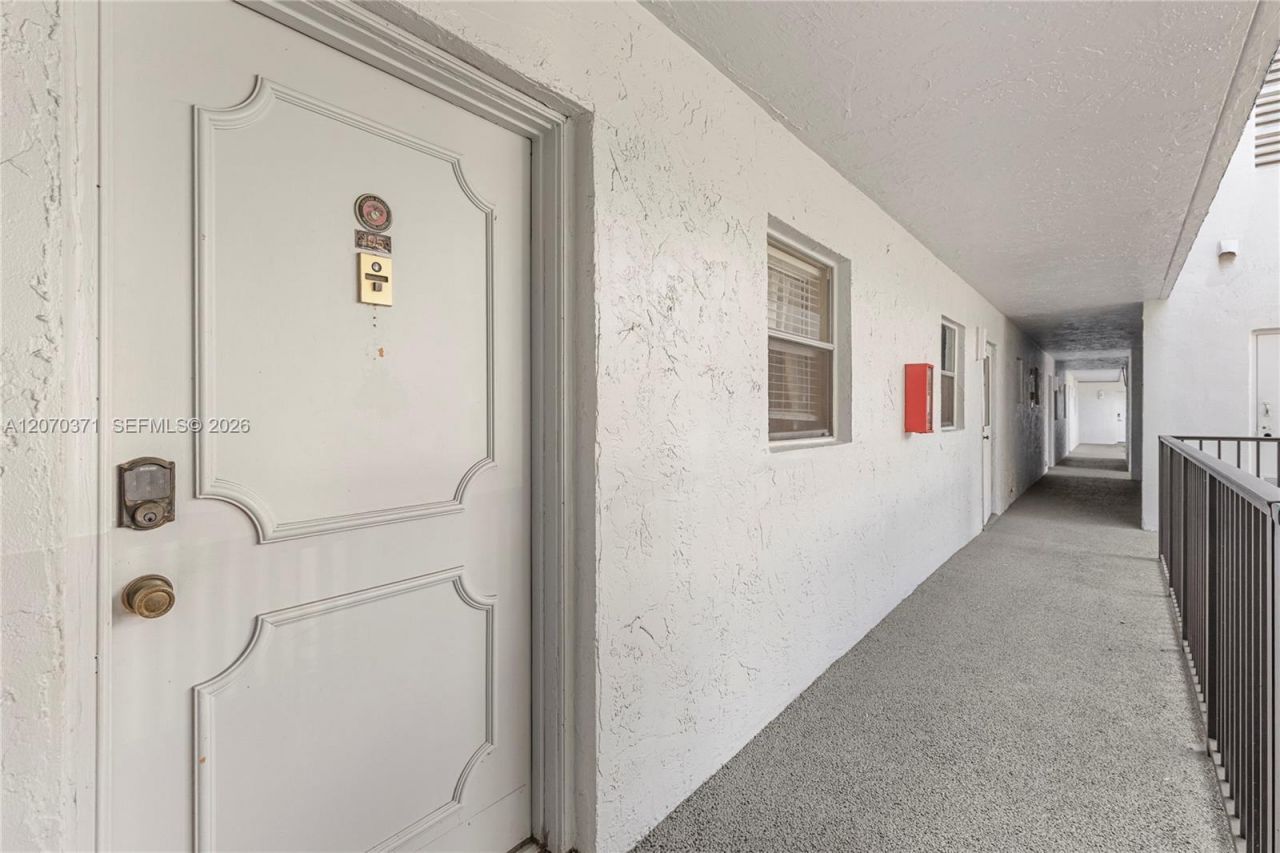 3170 Holiday Springs Blvd, Unit 6-105, Margate, FL 33063 Photo