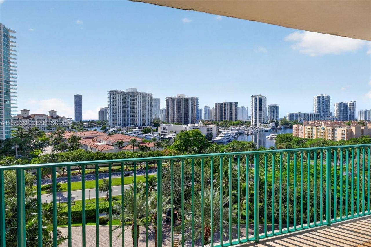 19900 E Country Club Dr, Unit 805, Aventura, FL 33180 Photo