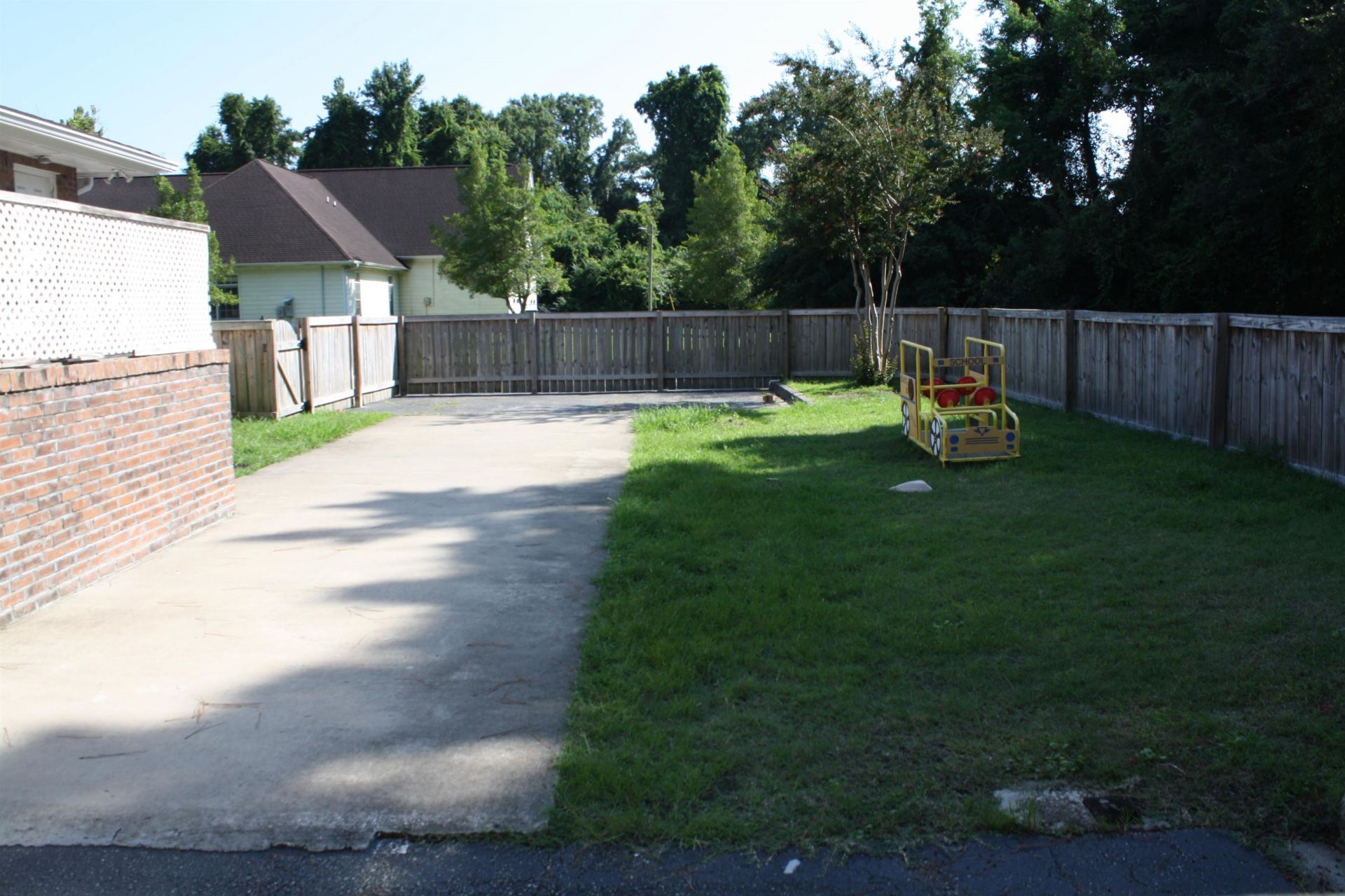 2185 N Fraser St. Photo 23