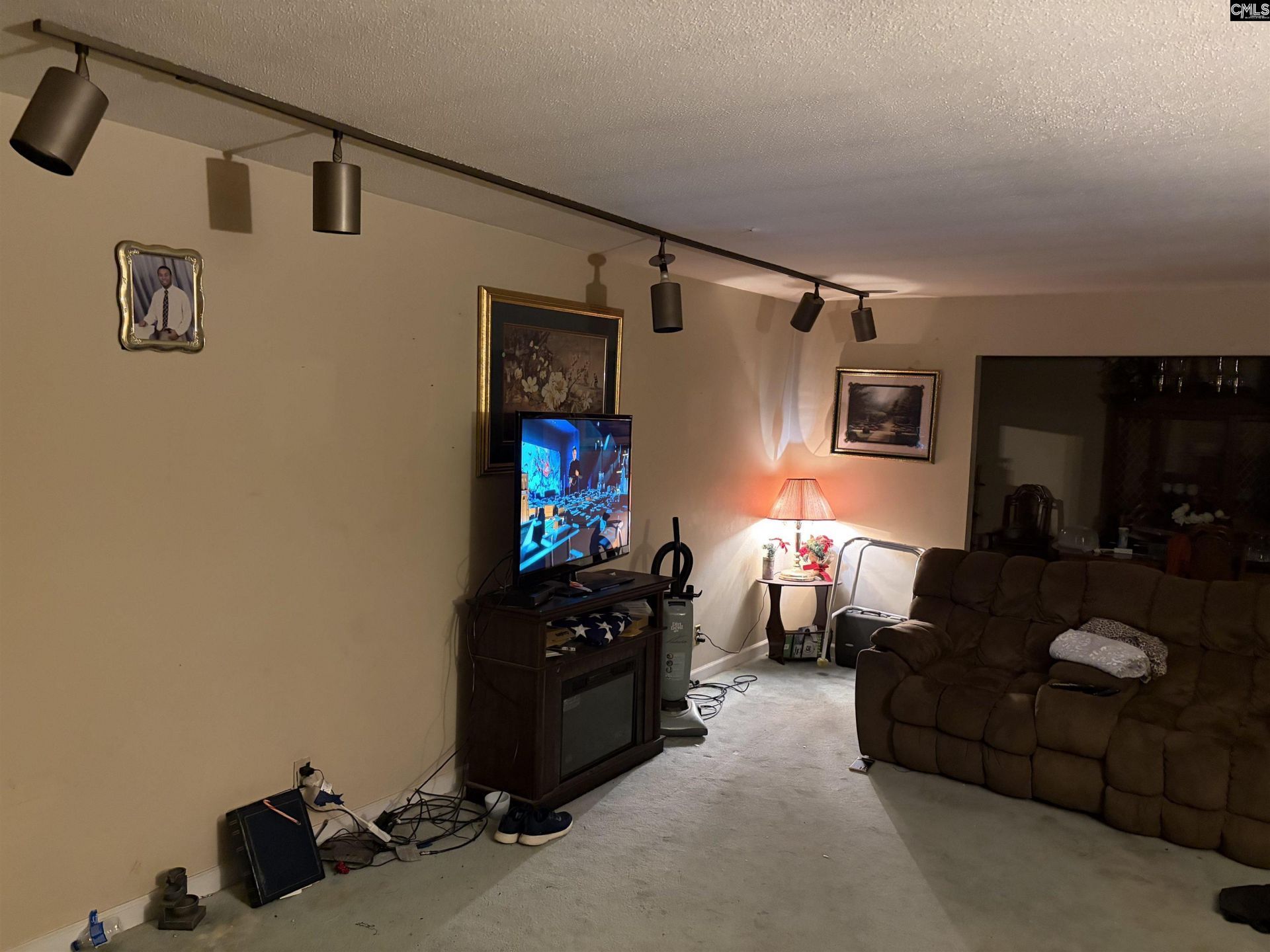 345 Marion Street Photo 9