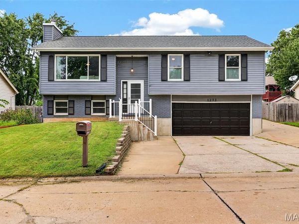 1273 Poseidon Court, St Peters, MO 63376