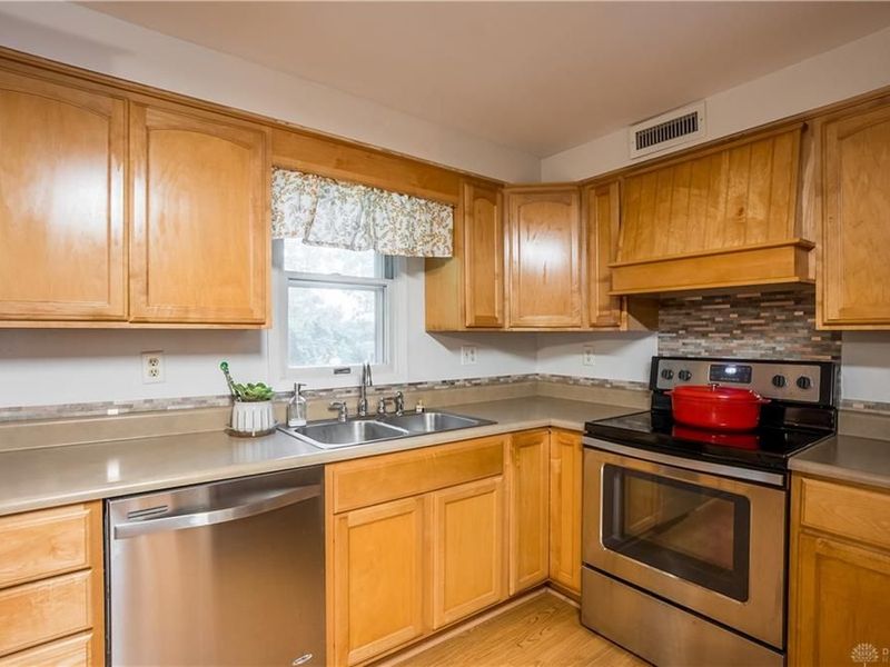 5066 Seville Drive, Englewood, OH 45322 Photo 10