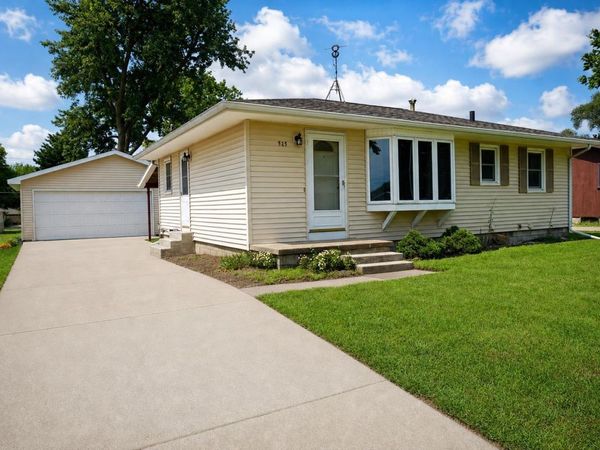 525 Helmet Avenue, Waterloo, IA 50703