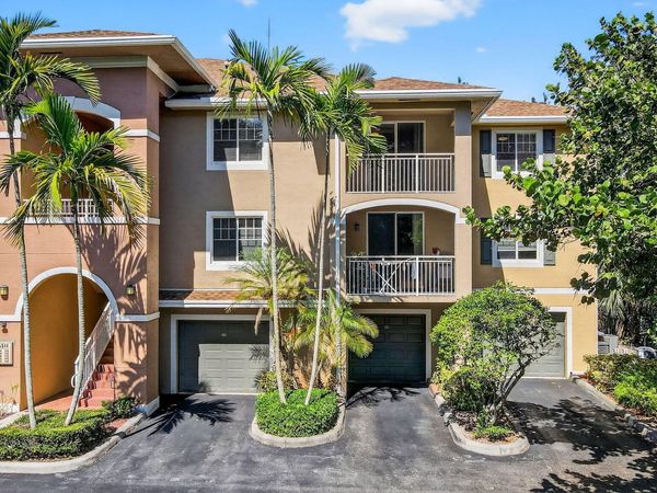 6511 EMERALD DUNES Drive, Unit 304, West Palm Beach, FL 33411