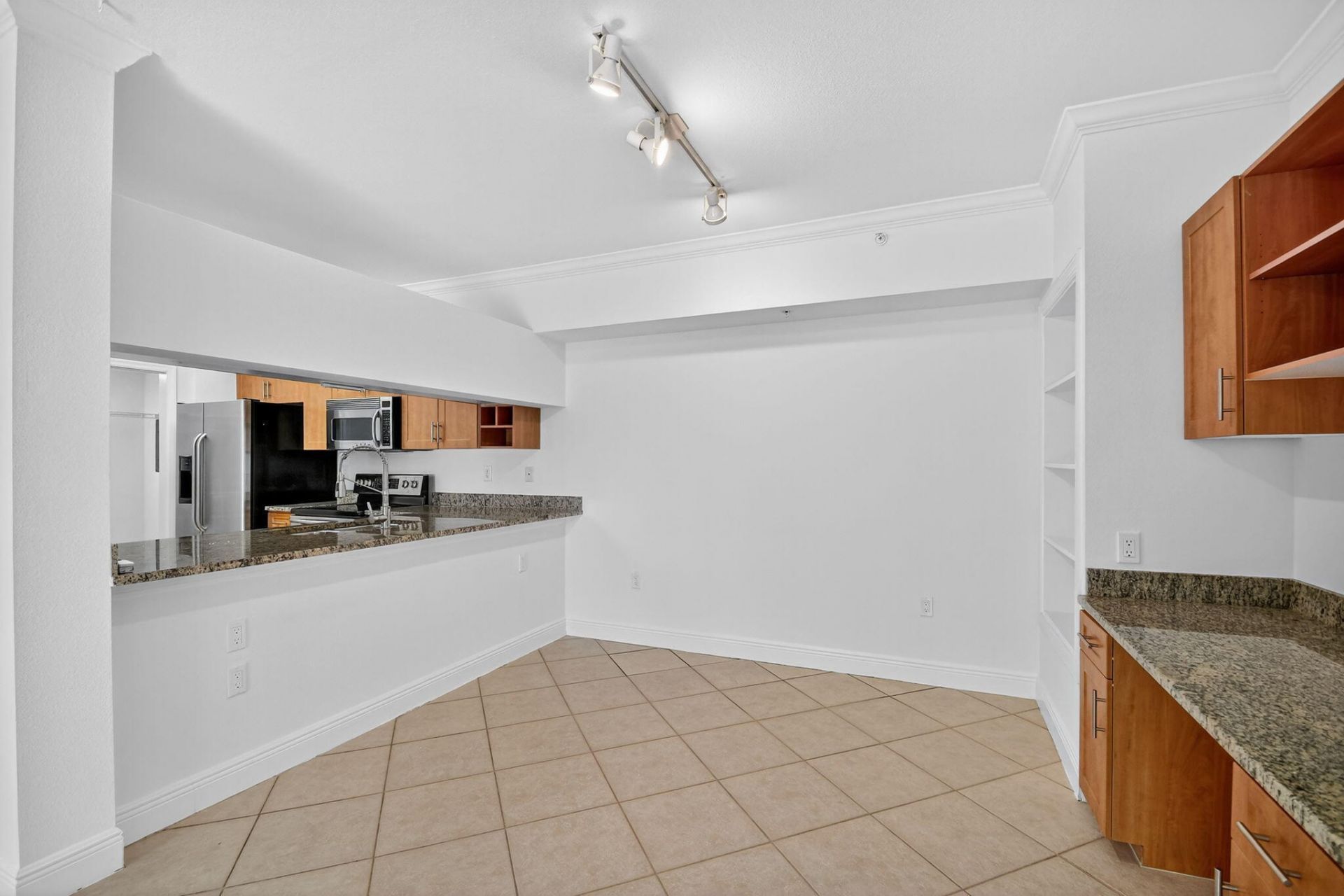 6511 Emerald Dunes Drive, Unit 304, West Palm Beach, FL 33411 Photo