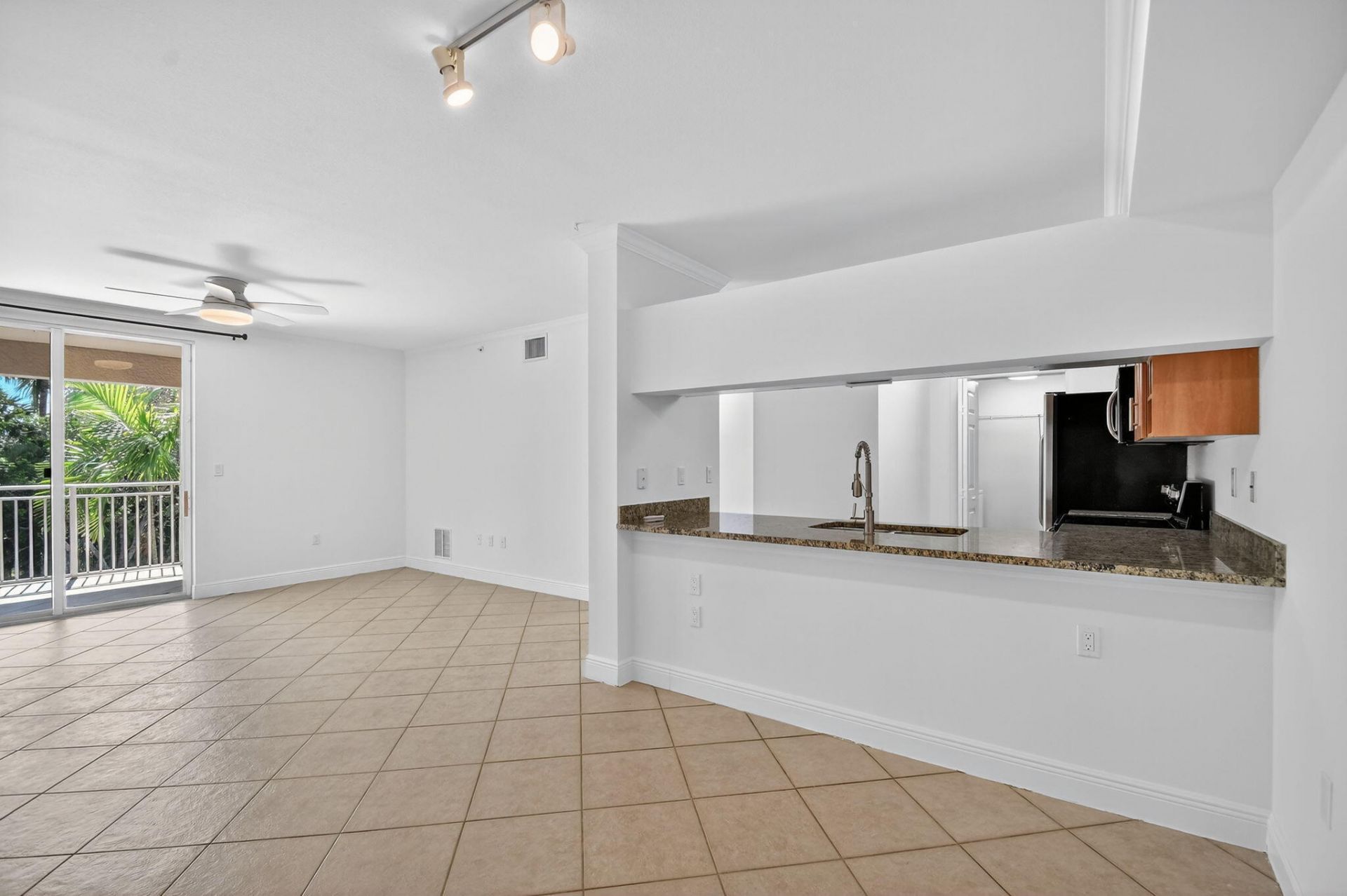6511 Emerald Dunes Drive, Unit 304, West Palm Beach, FL 33411 Photo