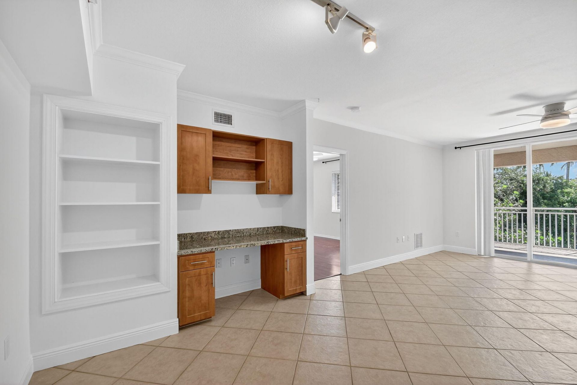 6511 Emerald Dunes Drive, Unit 304, West Palm Beach, FL 33411 Photo