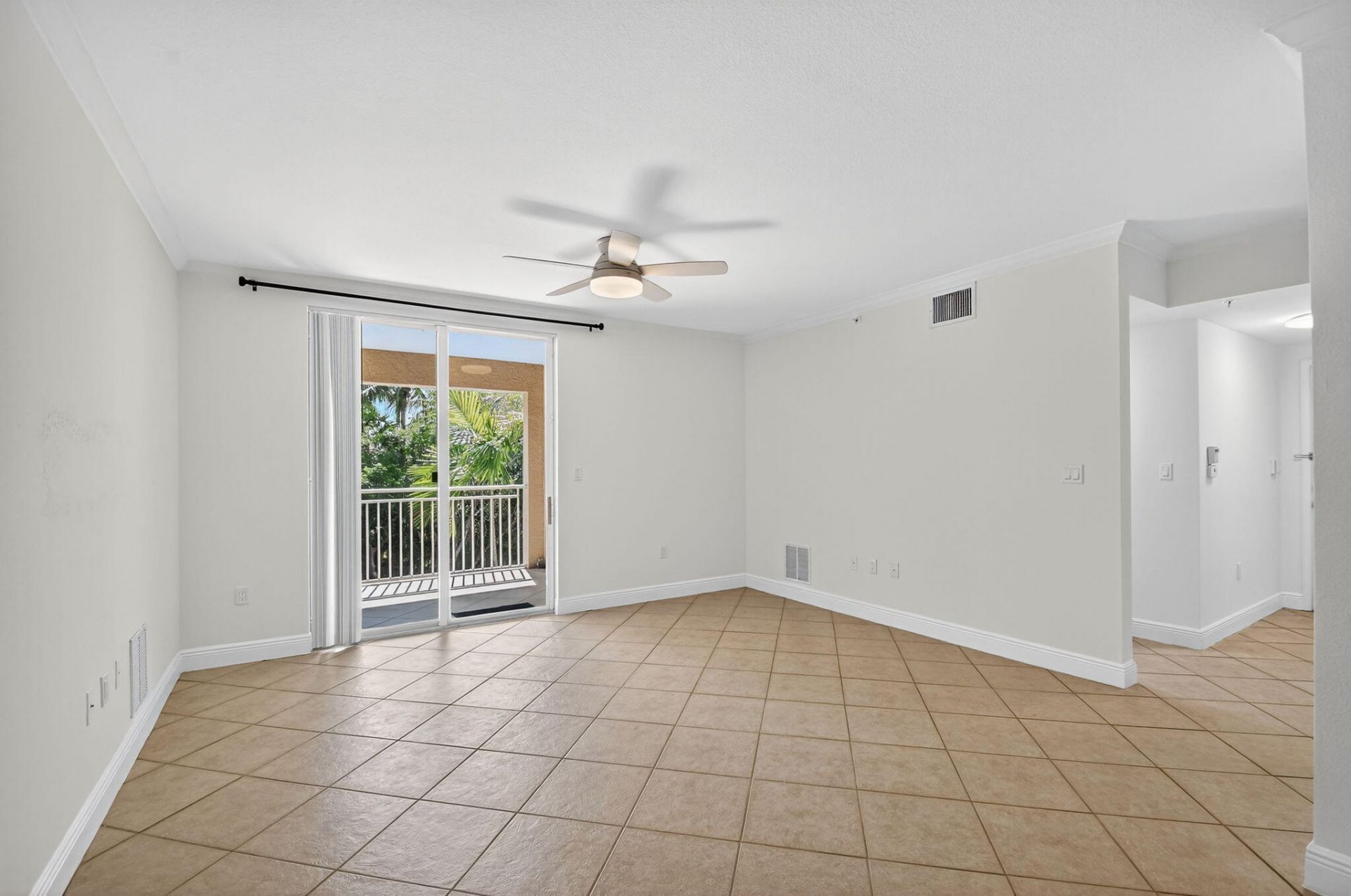 6511 Emerald Dunes Drive, Unit 304, West Palm Beach, FL 33411 Photo