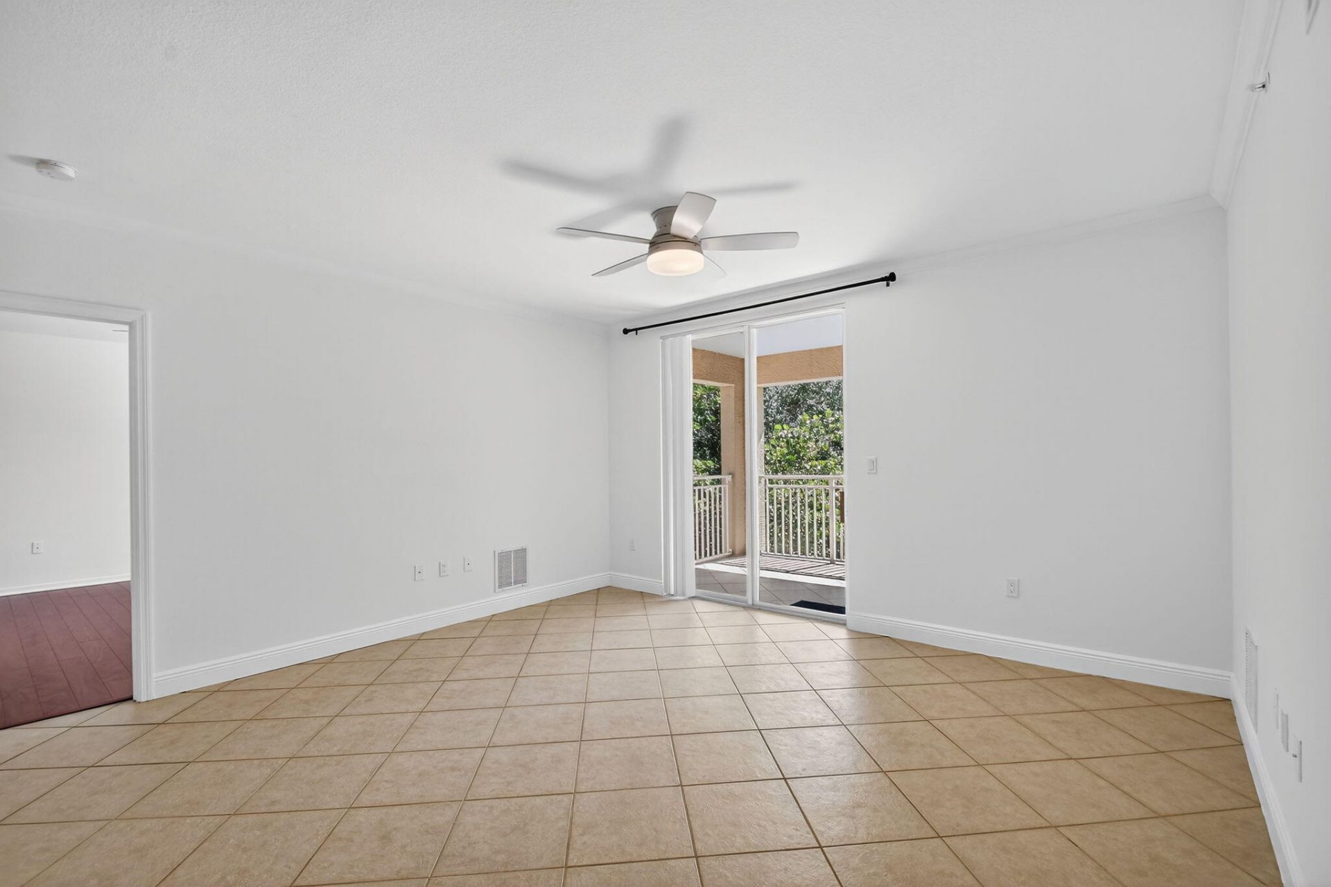 6511 Emerald Dunes Drive, Unit 304, West Palm Beach, FL 33411 Photo