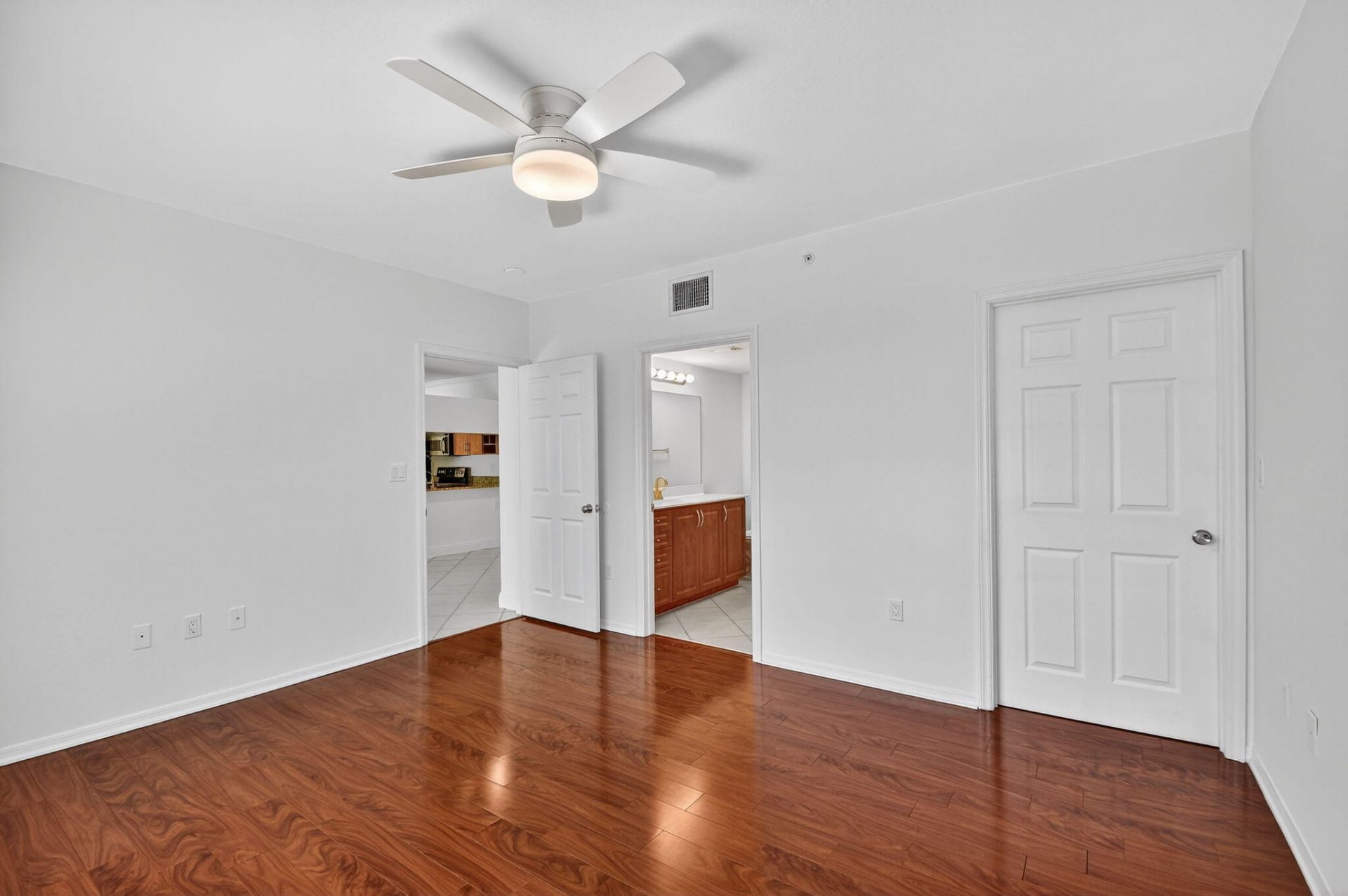 6511 Emerald Dunes Drive, Unit 304, West Palm Beach, FL 33411 Photo