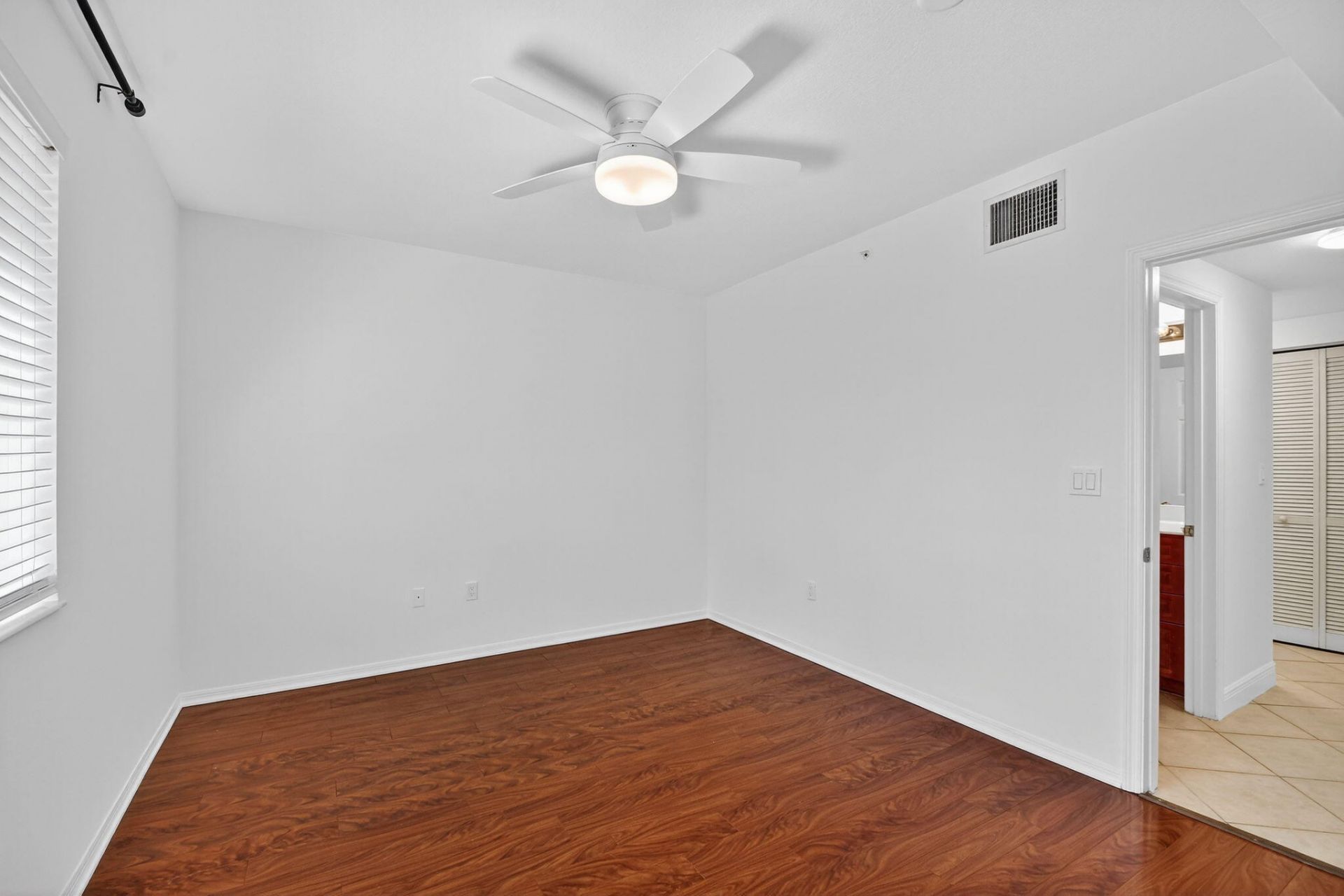 6511 Emerald Dunes Drive, Unit 304, West Palm Beach, FL 33411 Photo