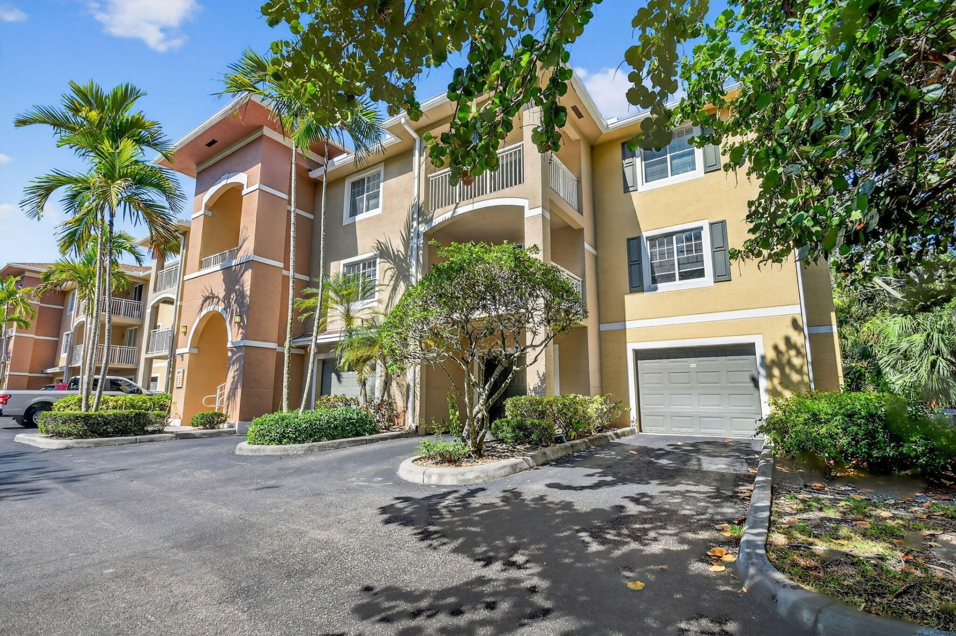 6511 Emerald Dunes Drive, Unit 304, West Palm Beach, FL 33411 Photo