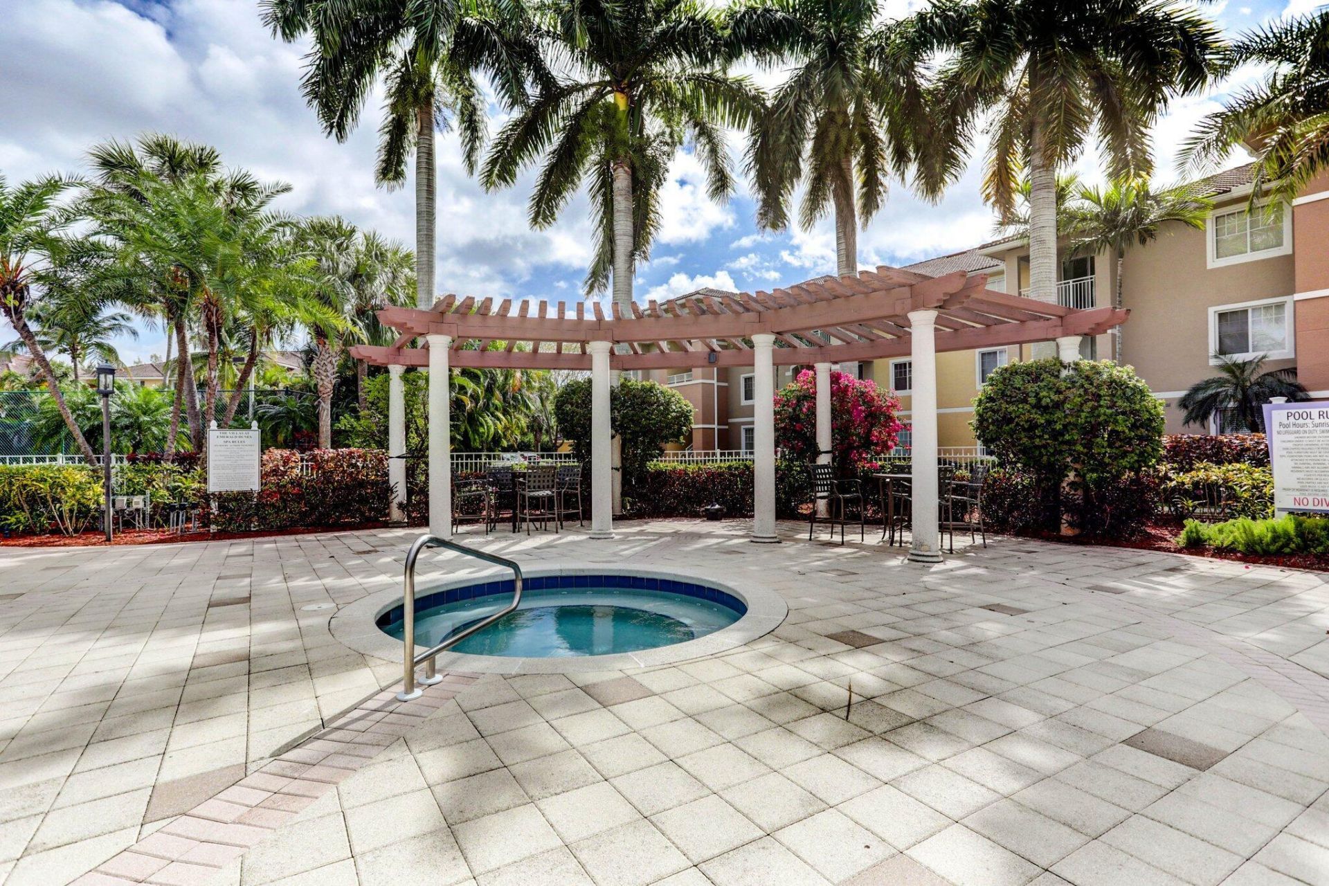 6511 Emerald Dunes Drive, Unit 304, West Palm Beach, FL 33411 Photo