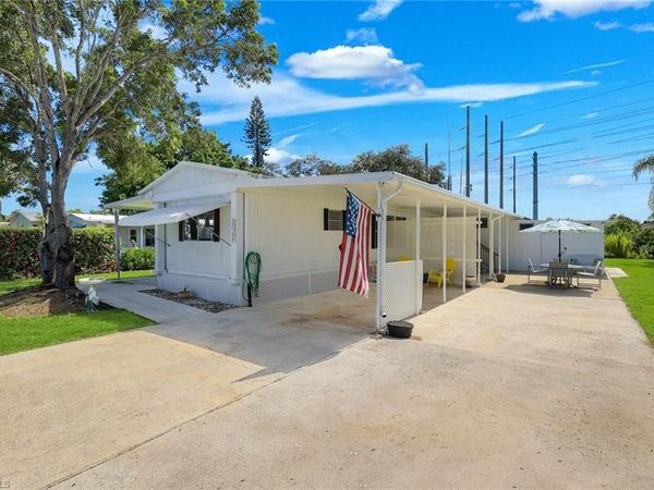 27397 Duvernay DR, BONITA SPRINGS, FL 34135