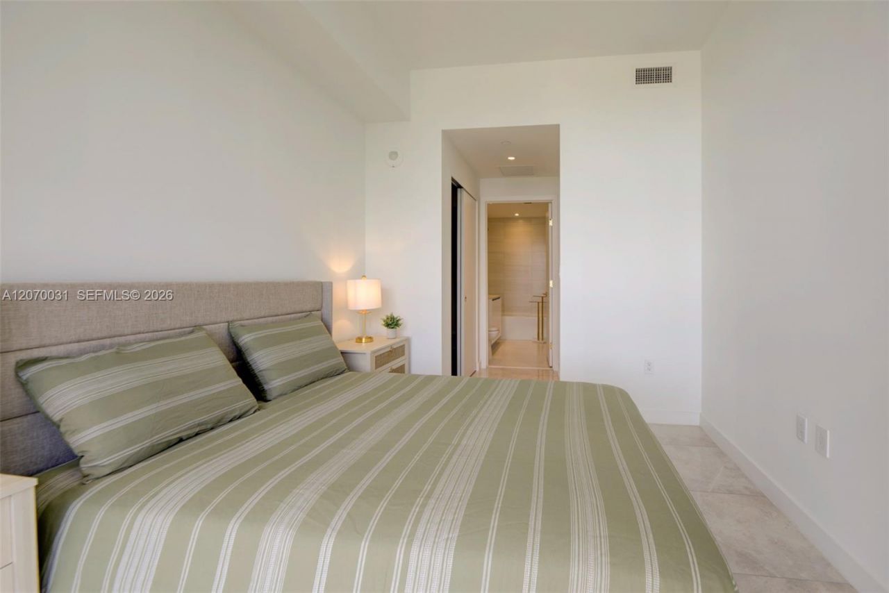 2678 Tigertail Ave, Unit 1403, Coconut Grove, FL 33133 Photo