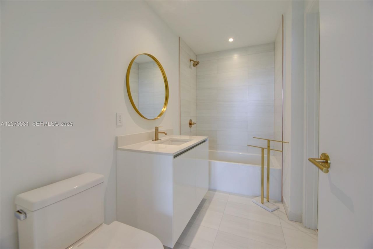2678 Tigertail Ave, Unit 1403, Coconut Grove, FL 33133 Photo
