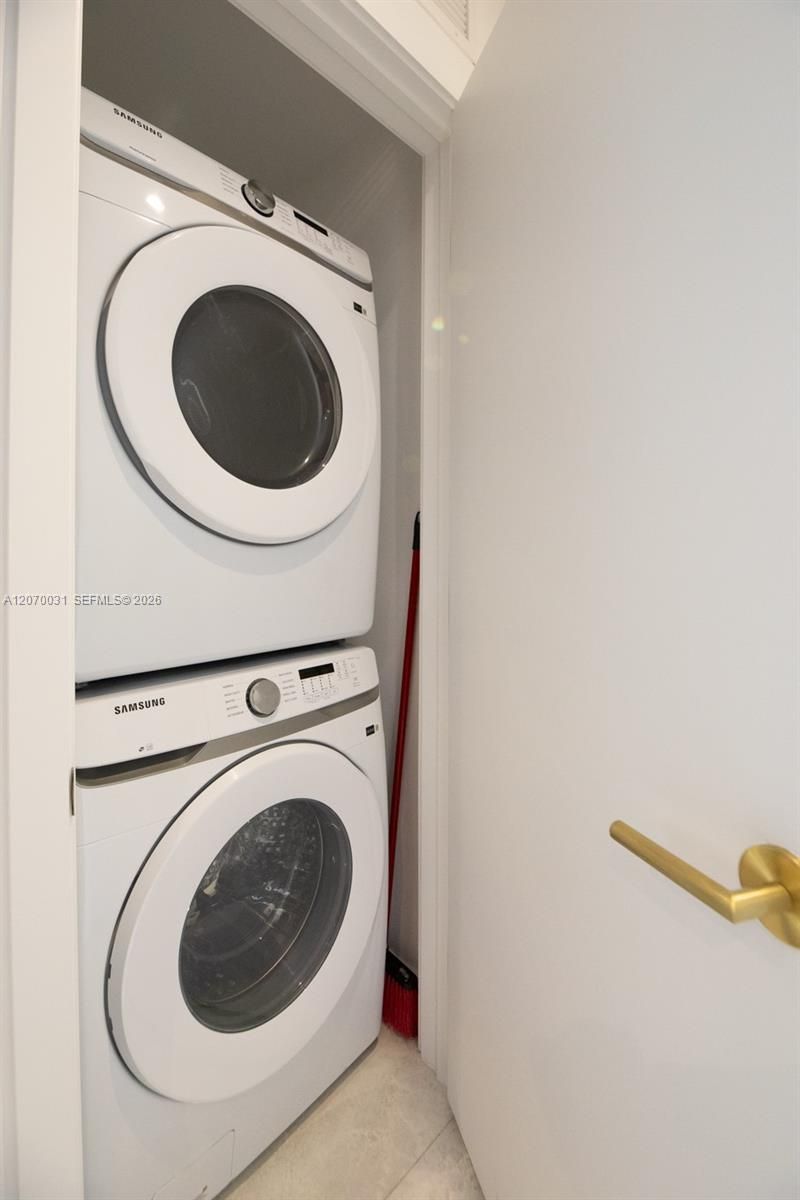 2678 Tigertail Ave, Unit 1403, Coconut Grove, FL 33133 Photo