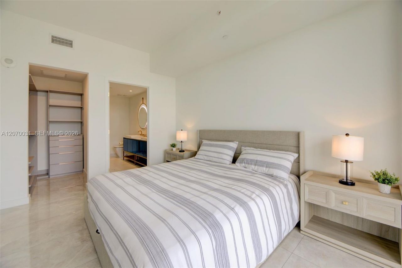 2678 Tigertail Ave, Unit 1403, Coconut Grove, FL 33133 Photo
