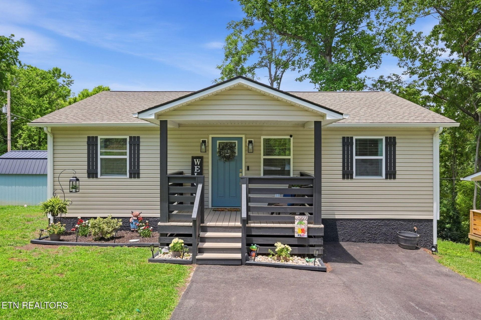 412 W Hemlock St, Lafollette, TN 37766 Main Photo