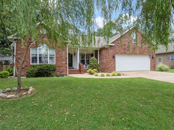 23 Indian Wells Drive , Holiday Island, AR 72631