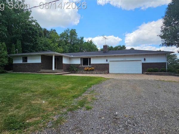 7966 Pettysville Road, Hamburg Township, Mi 48169