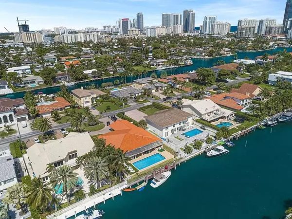 437 Holiday Dr, Hallandale Beach, FL 33009