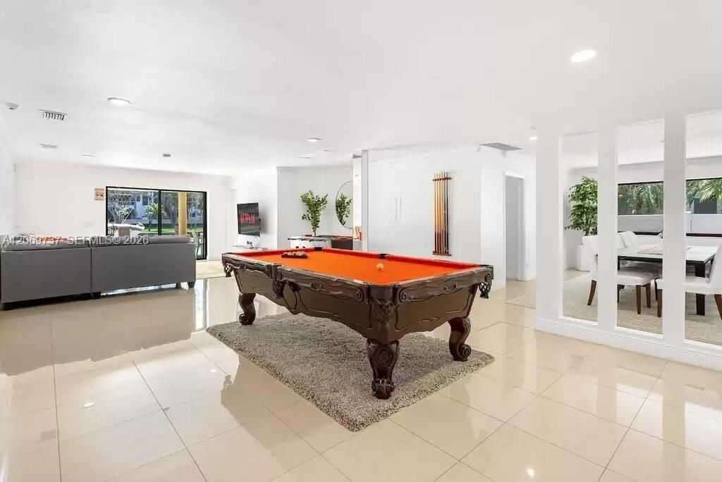 437 Holiday Dr, Hallandale Beach, FL 33009 Photo