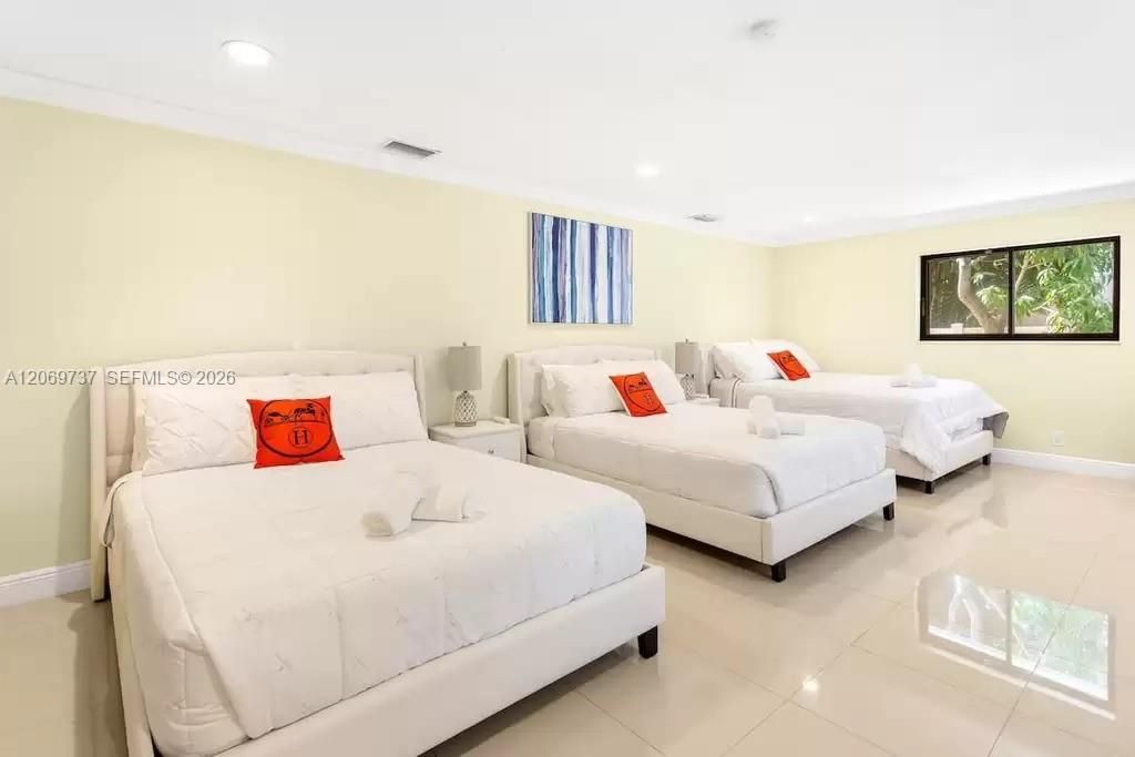 437 Holiday Dr, Hallandale Beach, FL 33009 Photo