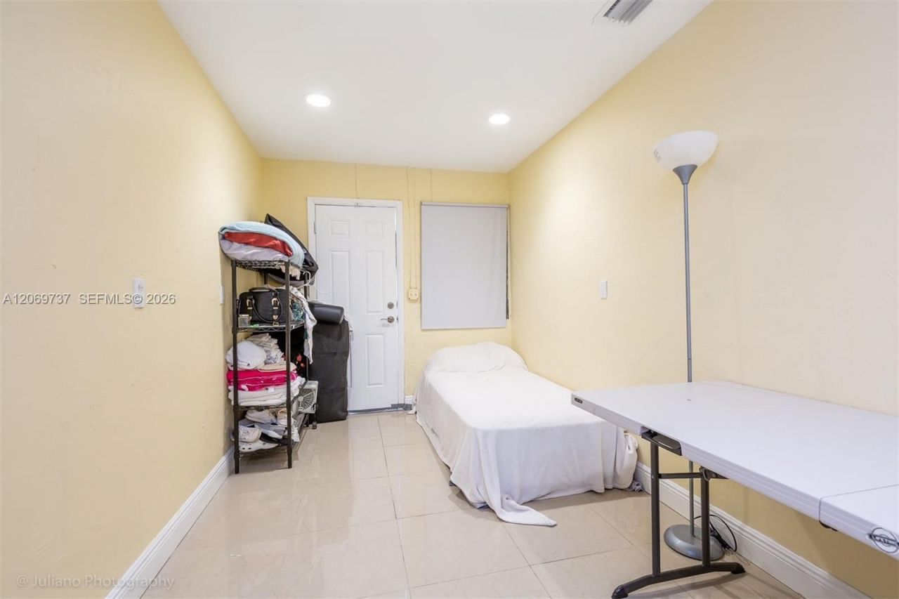 437 Holiday Dr, Hallandale Beach, FL 33009 Photo