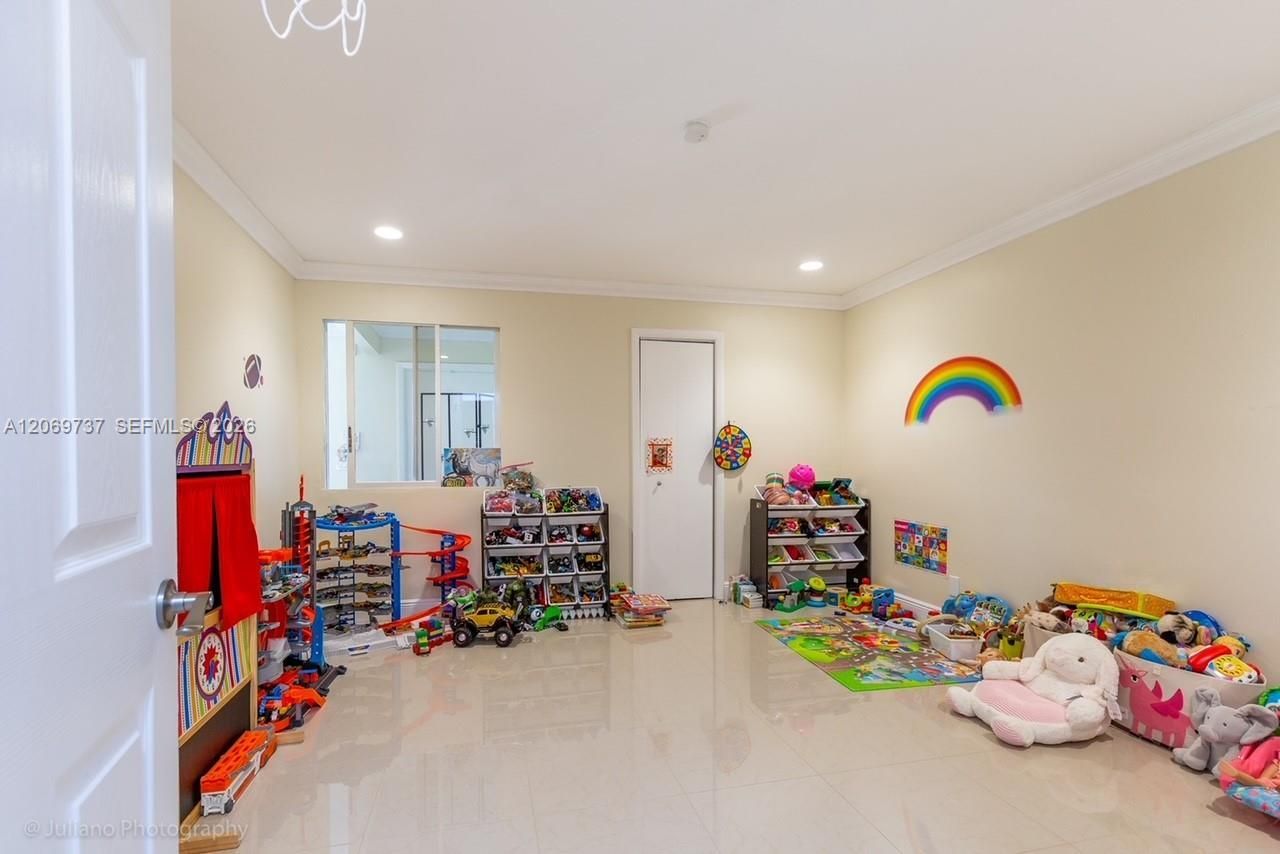 437 Holiday Dr, Hallandale Beach, FL 33009 Photo
