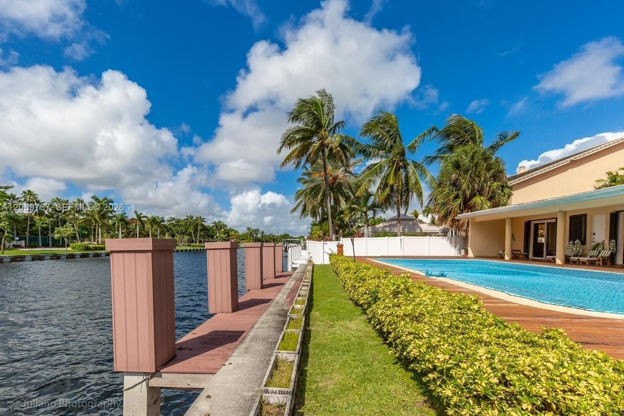 437 Holiday Dr, Hallandale Beach, FL 33009 Photo