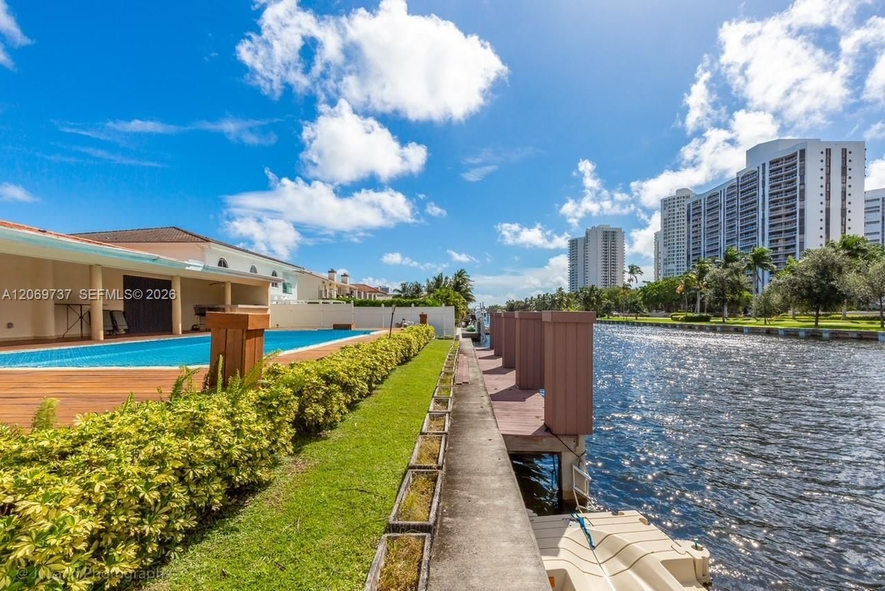 437 Holiday Dr, Hallandale Beach, FL 33009 Photo