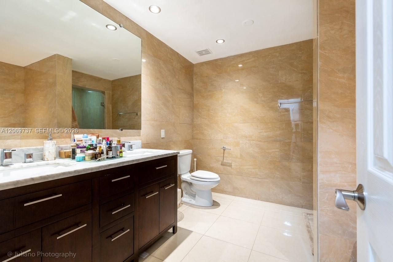 437 Holiday Dr, Hallandale Beach, FL 33009 Photo