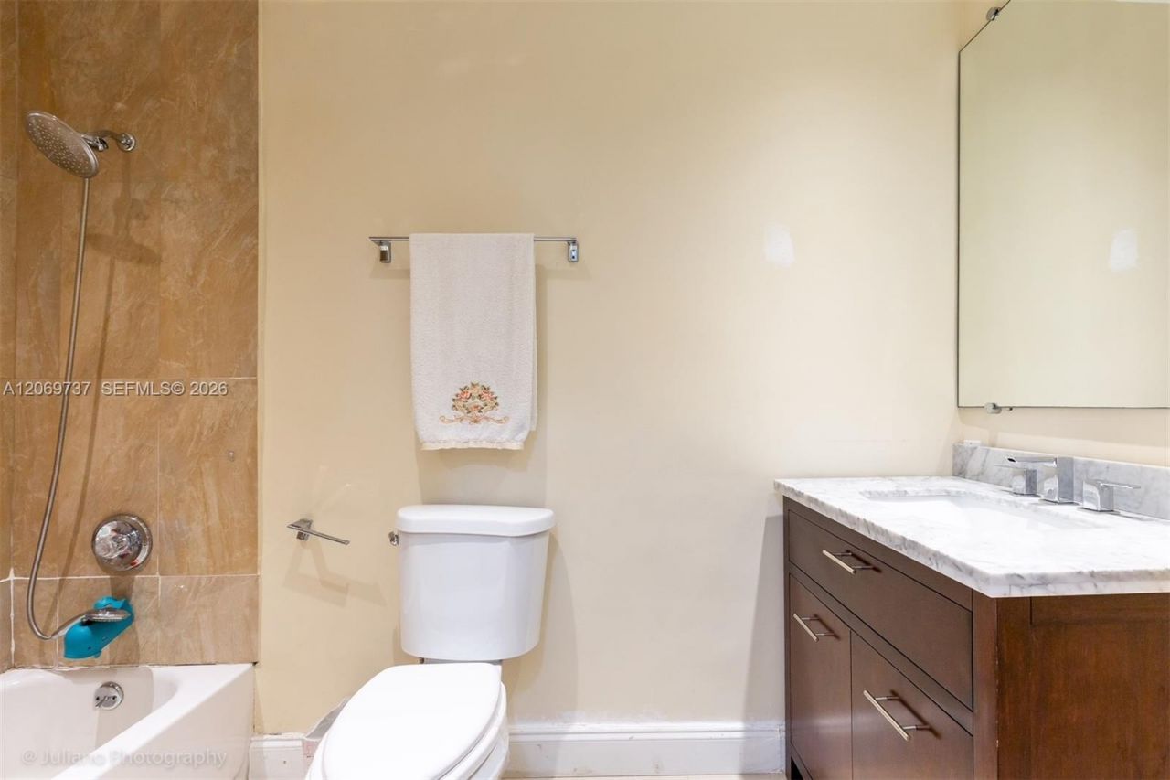 437 Holiday Dr, Hallandale Beach, FL 33009 Photo