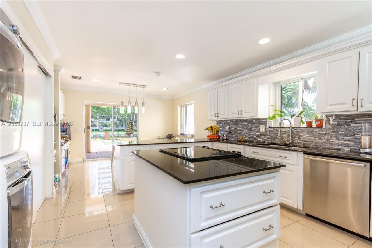 437 Holiday Dr, Hallandale Beach, FL 33009 Photo