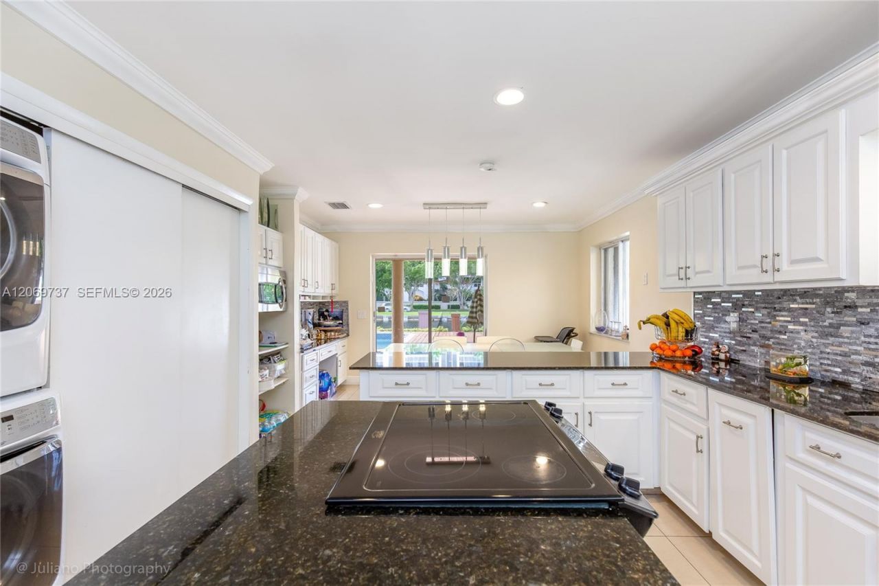 437 Holiday Dr, Hallandale Beach, FL 33009 Photo