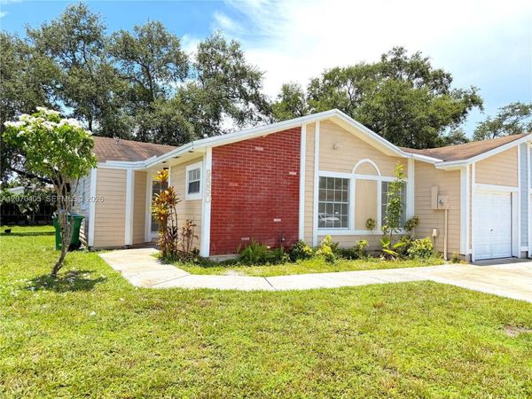 9850 W Heather Ln , Miramar, FL 33025