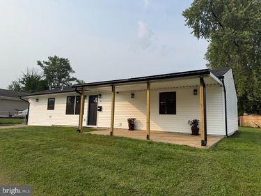 34 MISTLETOE LANE, LEVITTOWN, PA 19054