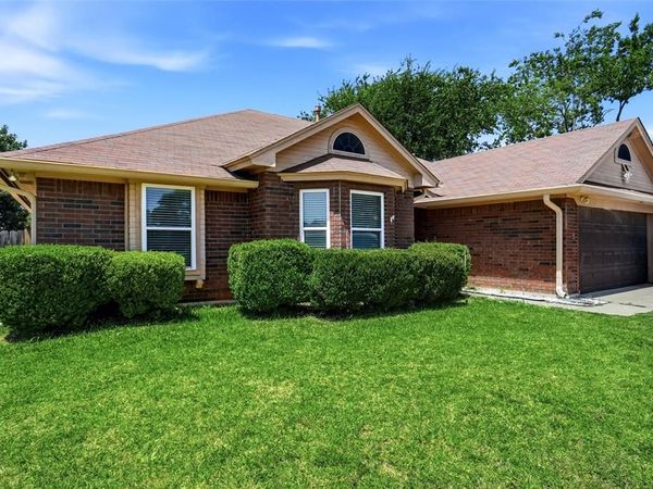 7108 Summerset Drive, Benbrook, TX 76126