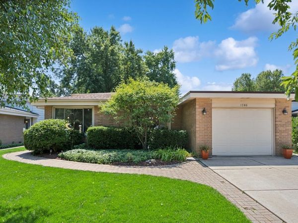 1746 Richfield Avenue , Highland Park, IL 60035